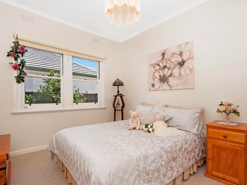 13 Amos Avenue, Benalla VIC 3672