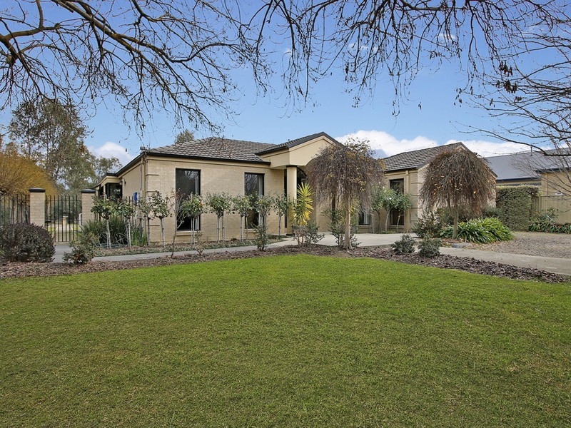 18 Shawbrook Avenue, Benalla VIC 3672