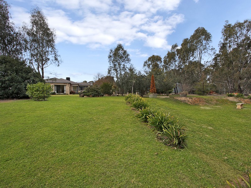 18 Shawbrook Avenue, Benalla VIC 3672