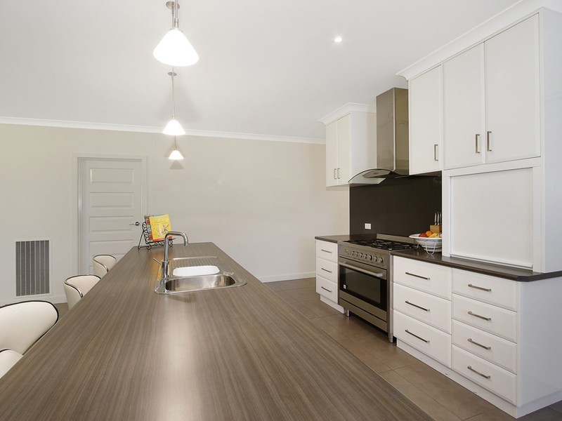 11 Olivers Road, Benalla VIC 3672