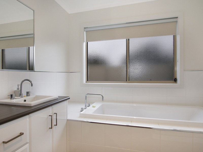 11 Olivers Road, Benalla VIC 3672