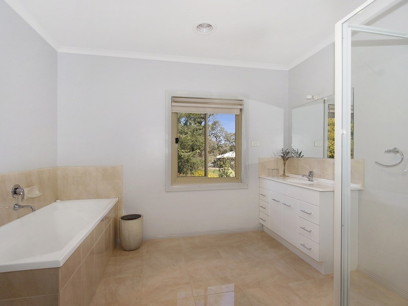 49 Grant Drive, Benalla VIC 3672