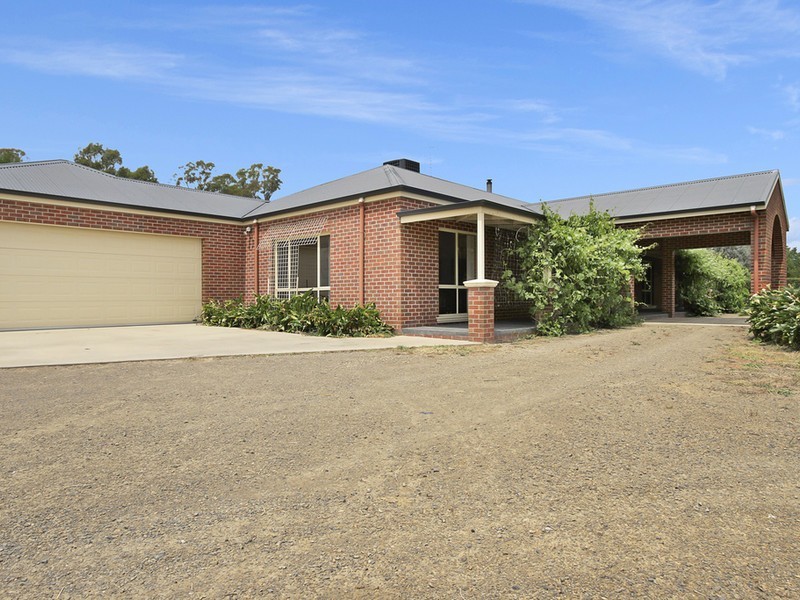37 Olivers Road, Benalla VIC 3672