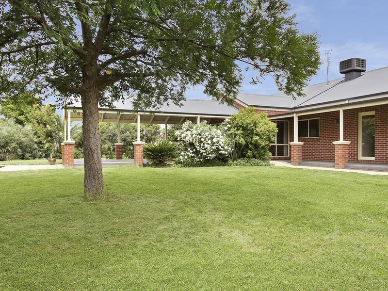 37 Olivers Road, Benalla VIC 3672