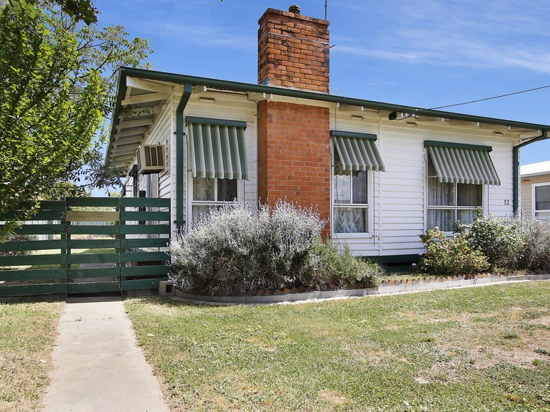12 Oak Avenue, Benalla VIC 3672