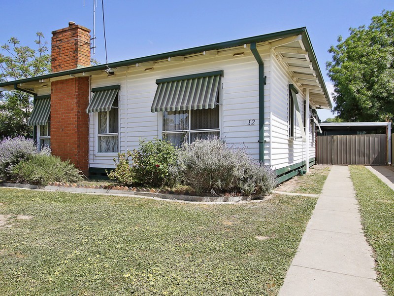12 Oak Avenue, Benalla VIC 3672