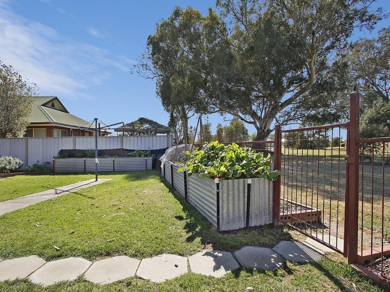 8 Park Place, Benalla VIC 3672