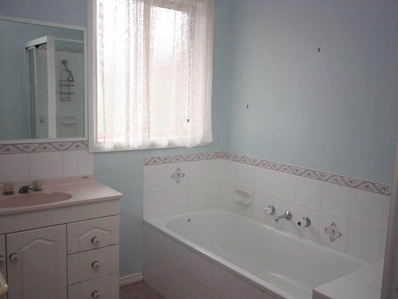 2 Exton Crescent, Benalla VIC 3672