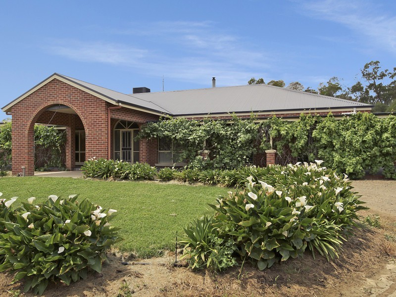 37 Olivers Road, Benalla VIC 3672