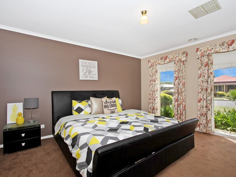 10 Monash Drive, Benalla VIC 3672