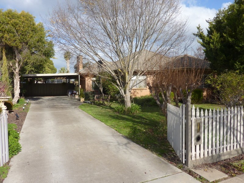 17 Shadforth Street, Benalla VIC 3672