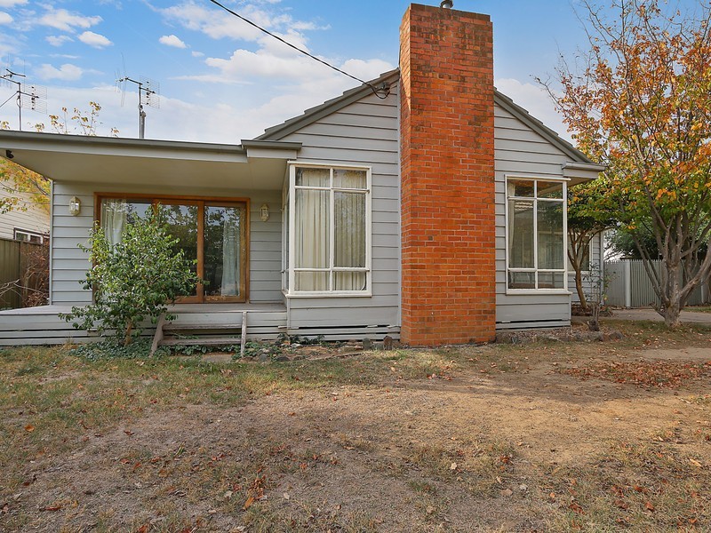 6 Parkview Parade, Benalla VIC 3672