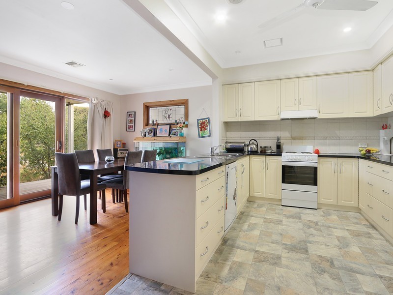 6 Parkview Parade, Benalla VIC 3672