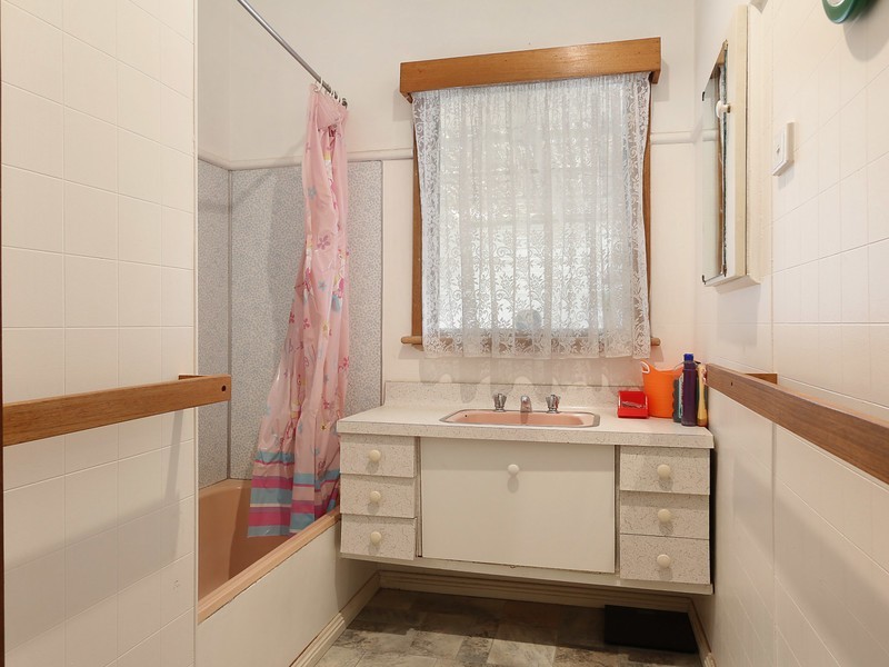 6 Parkview Parade, Benalla VIC 3672