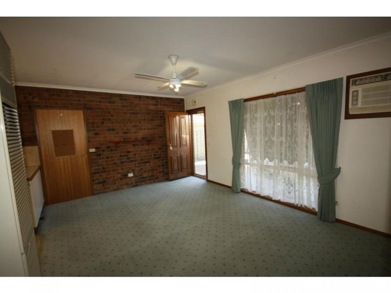 2/2 Moore Street, Benalla VIC 3672