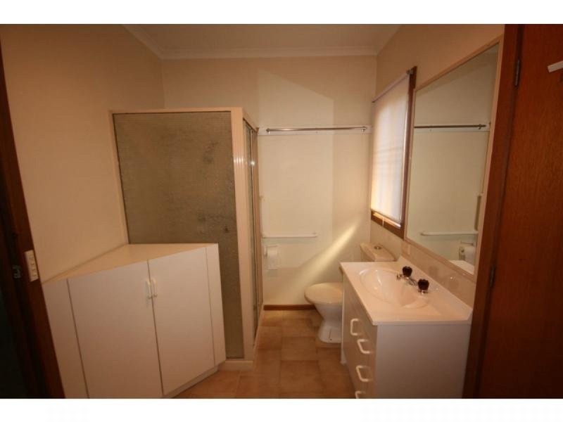 2/2 Moore Street, Benalla VIC 3672