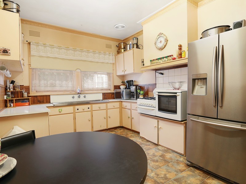 8 Tomkins Parade, Benalla VIC 3672