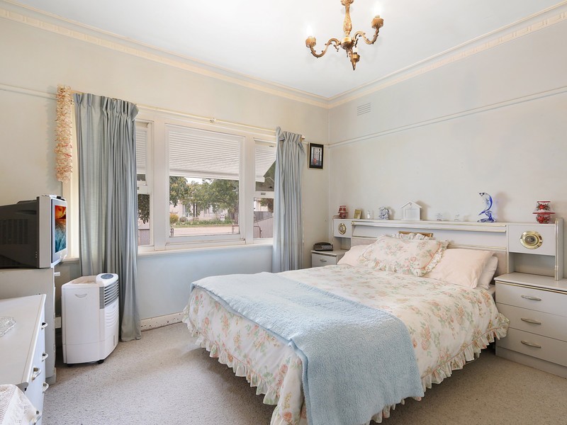 8 Tomkins Parade, Benalla VIC 3672