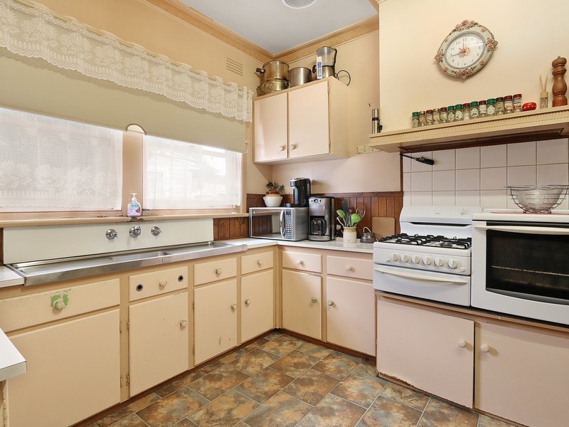 8 Tomkins Parade, Benalla VIC 3672