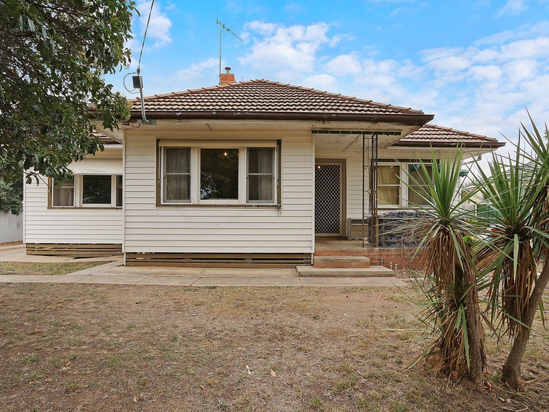 8 Tomkins Parade, Benalla VIC 3672