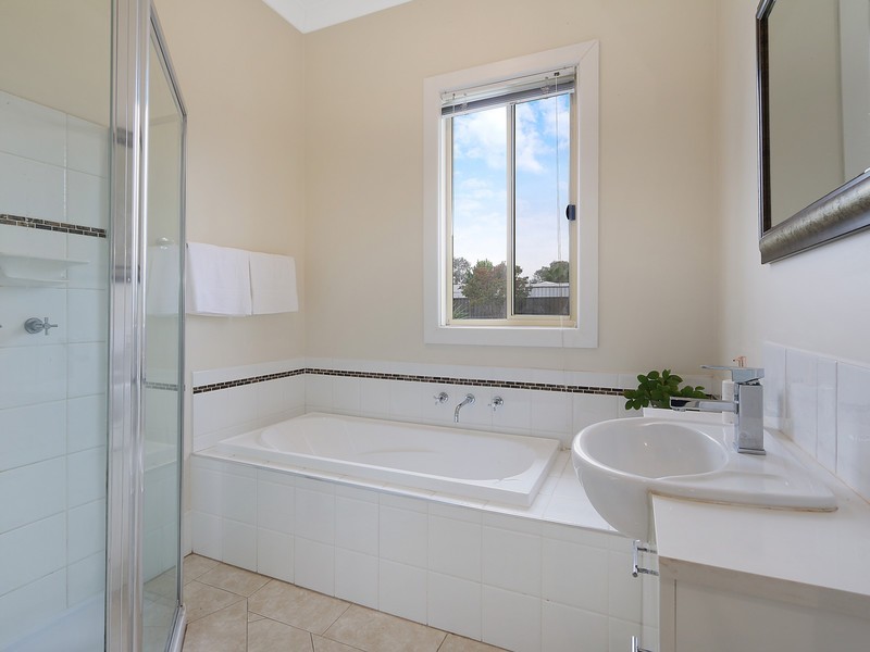 51 Riverview Road, Benalla VIC 3672