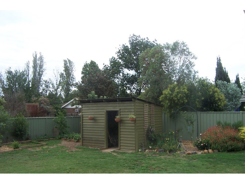 16 Amos Ave, Benalla VIC 3672