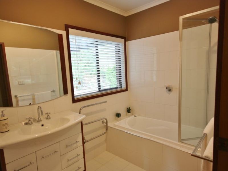 84 Coish Avenue, Benalla VIC 3672