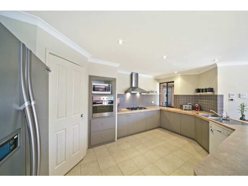 47 Plumwood Avenue, Hammond Park WA 6164