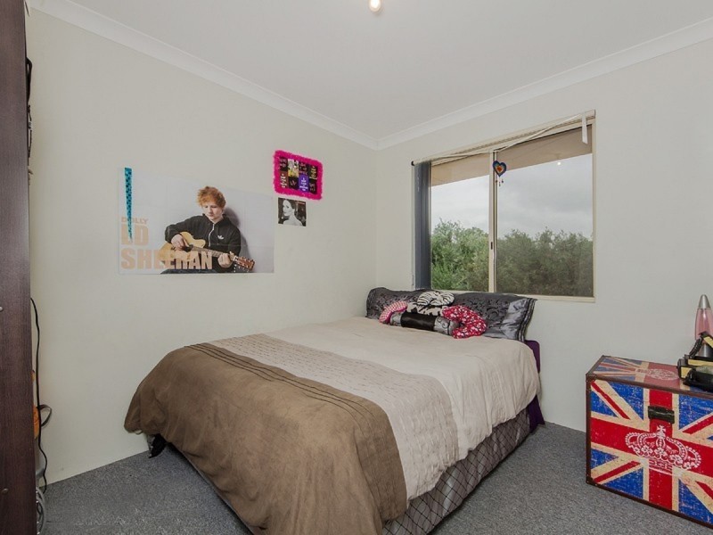 13 Salter Place, Parmelia WA 6167