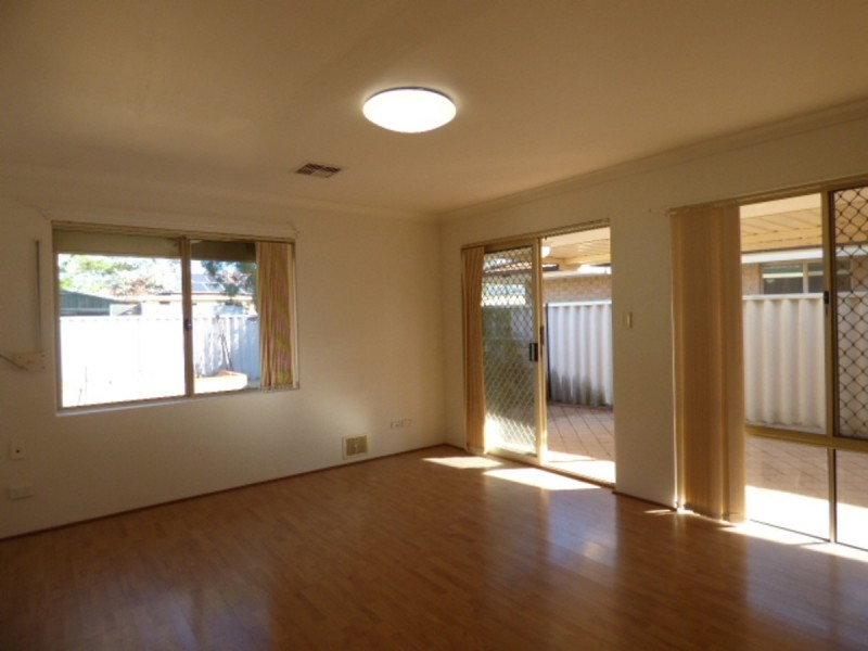 16 Chisholm Circle, Seville Grove WA 6112