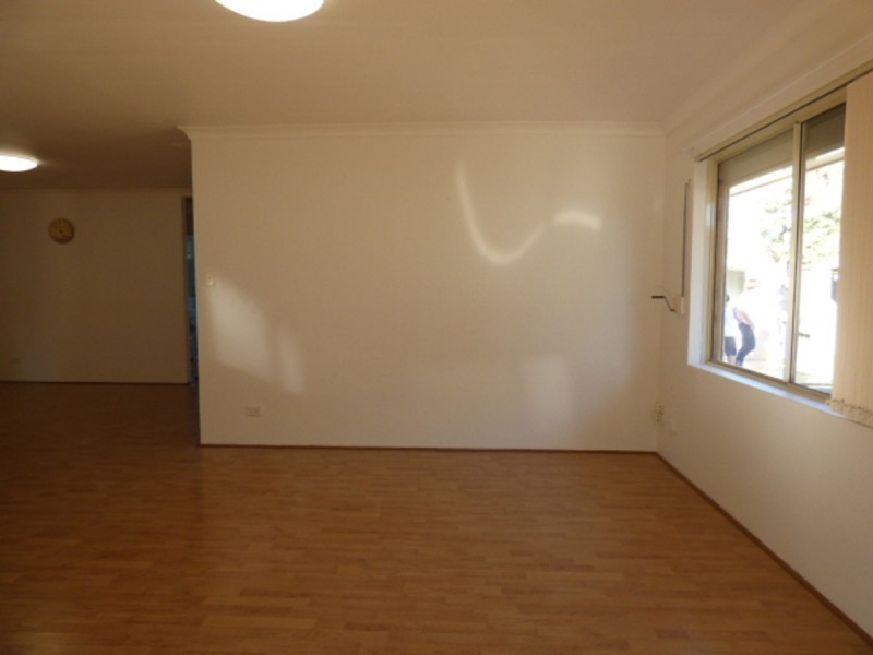 16 Chisholm Circle, Seville Grove WA 6112