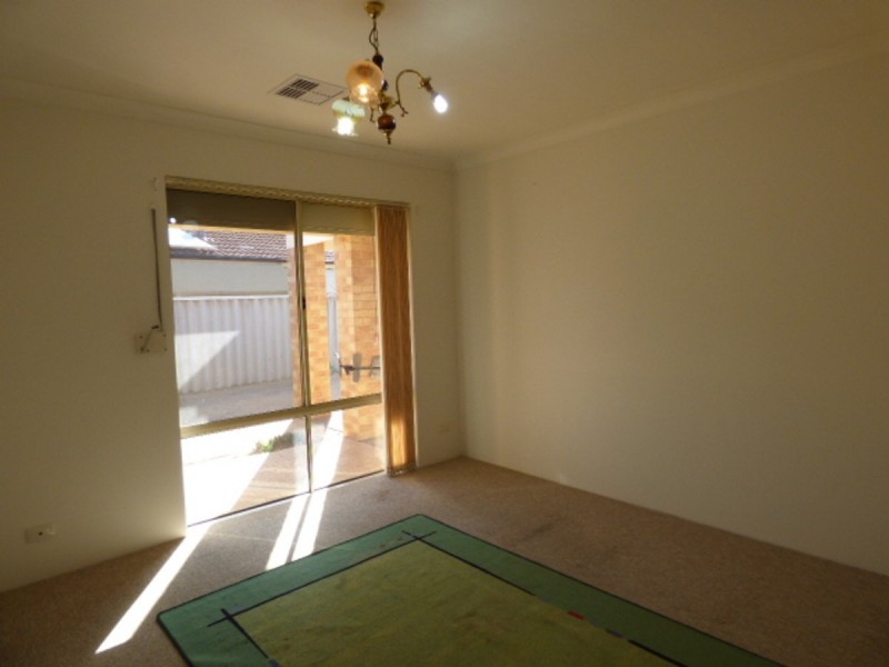 16 Chisholm Circle, Seville Grove WA 6112