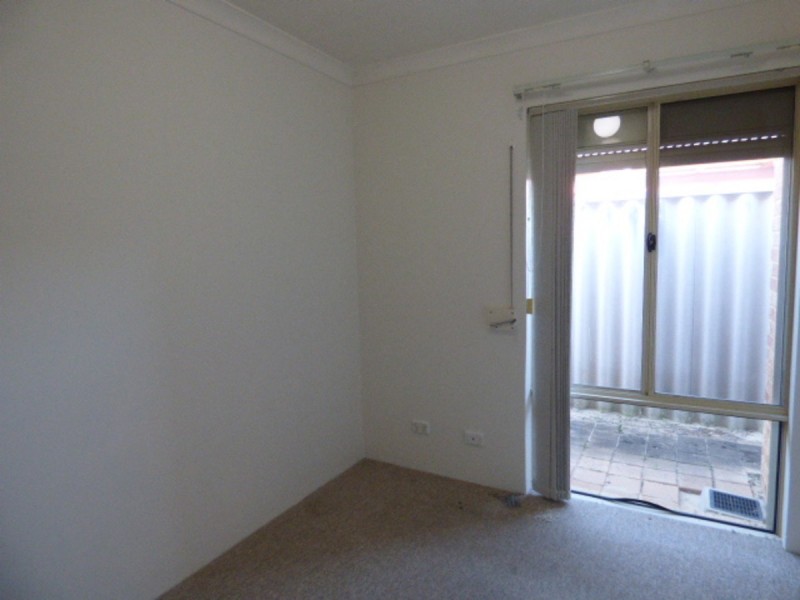 16 Chisholm Circle, Seville Grove WA 6112