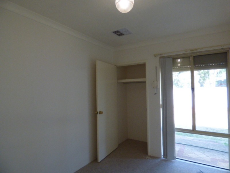 16 Chisholm Circle, Seville Grove WA 6112