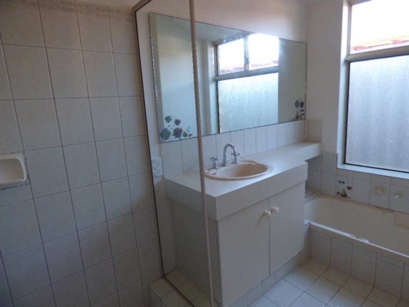 16 Chisholm Circle, Seville Grove WA 6112