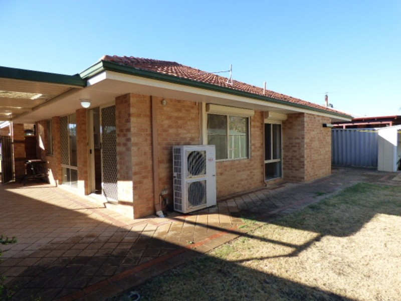 16 Chisholm Circle, Seville Grove WA 6112