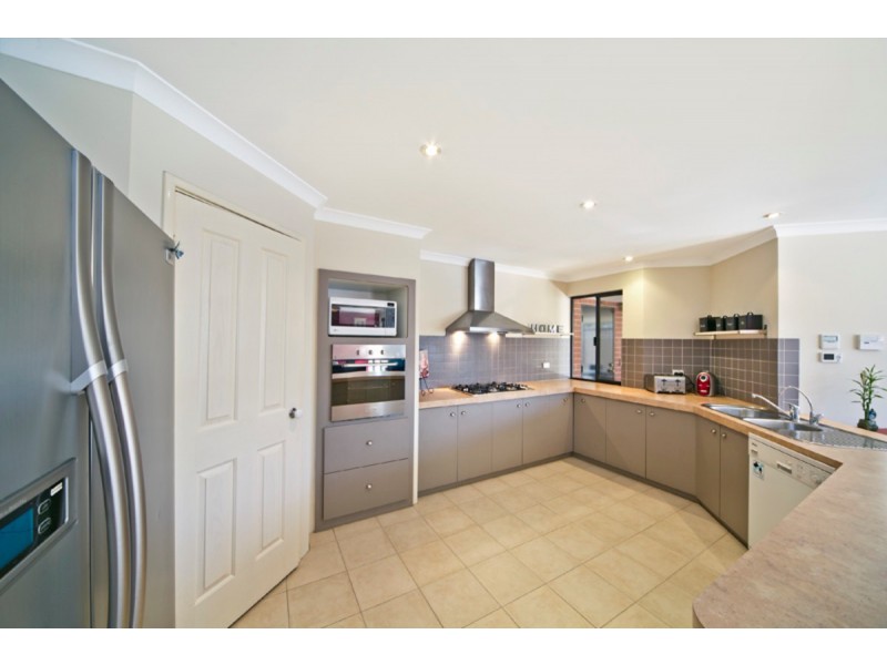 47 Plumwood Avenue, Hammond Park WA 6164