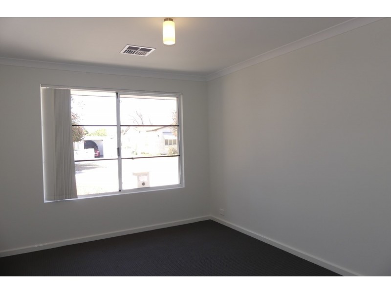 27 Hooson Way, Wilson WA 6107