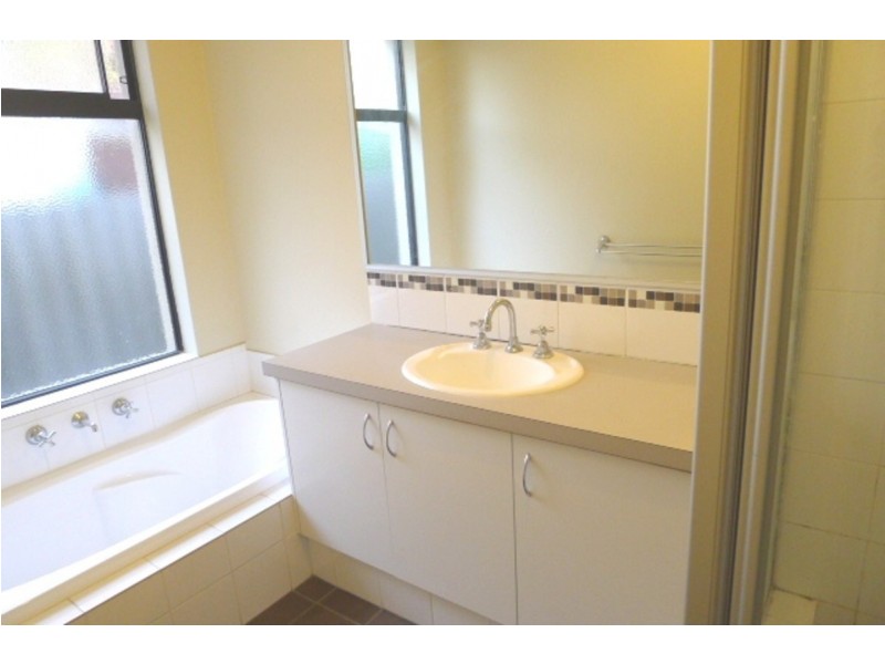 3/8 Brinkley Street, Cannington WA 6107