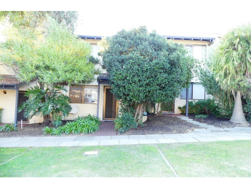7/4 RYRIE Avenue, Como WA 6152