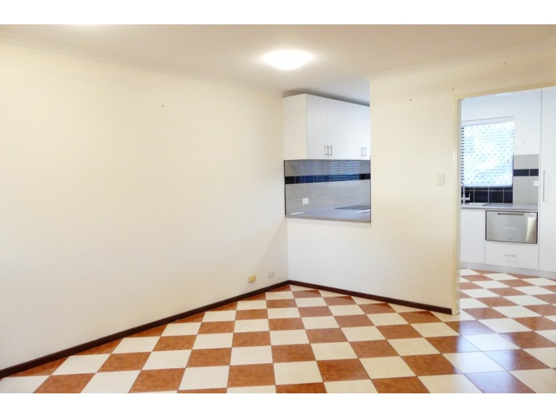 7/4 RYRIE Avenue, Como WA 6152