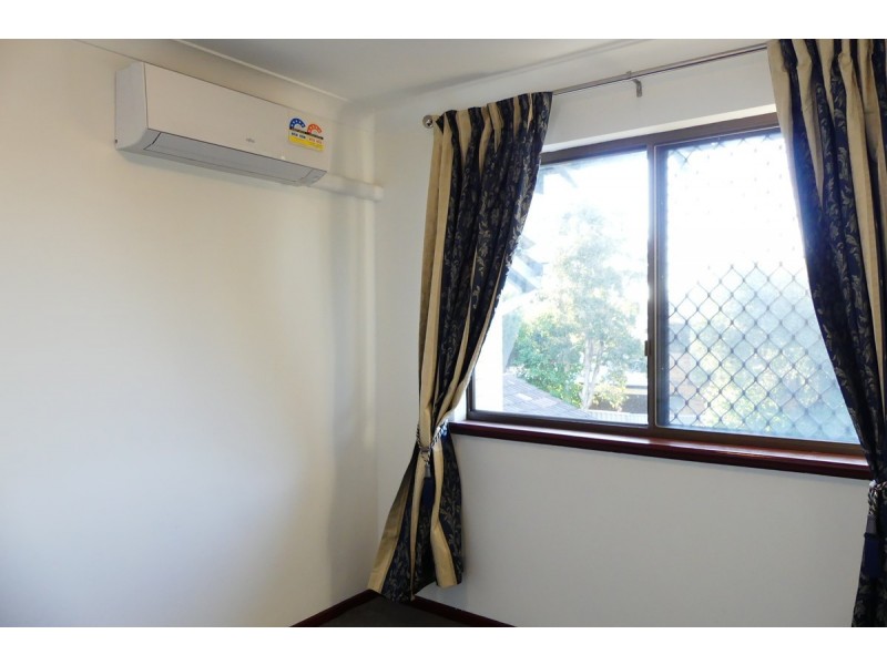 7/4 RYRIE Avenue, Como WA 6152