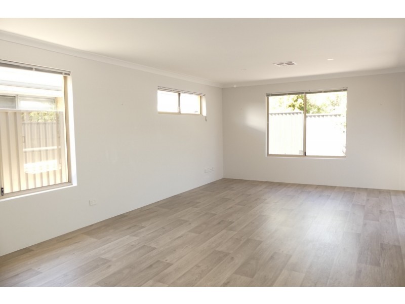 31 Strive Loop, Girrawheen WA 6064