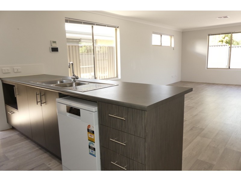 31 Strive Loop, Girrawheen WA 6064