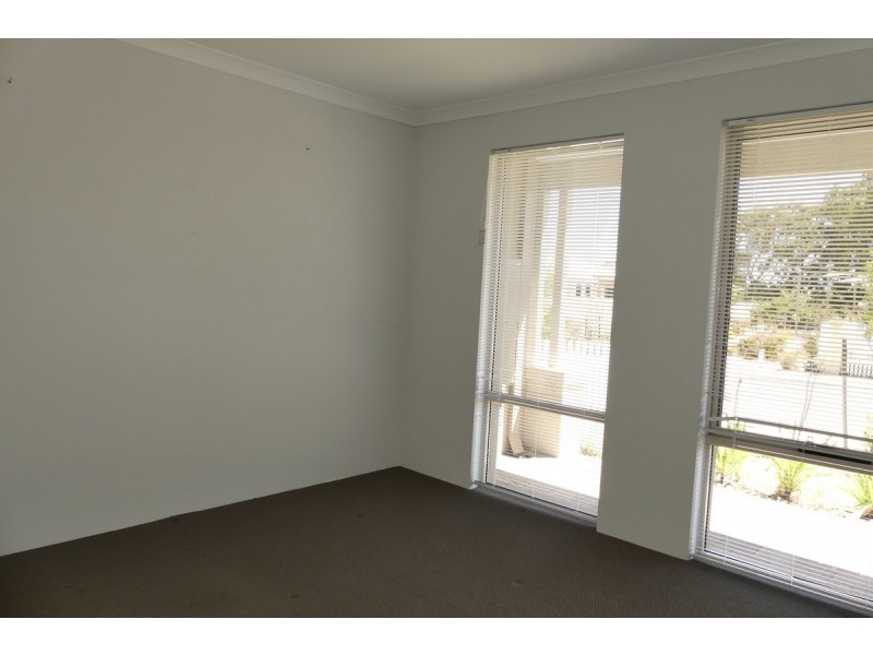 31 Strive Loop, Girrawheen WA 6064