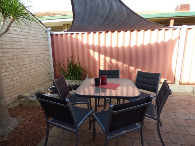 7/11 Norbertine Close, Queens Park WA 6107