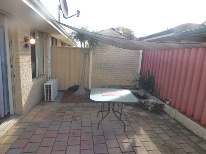 7/11 Norbertine Close, Queens Park WA 6107