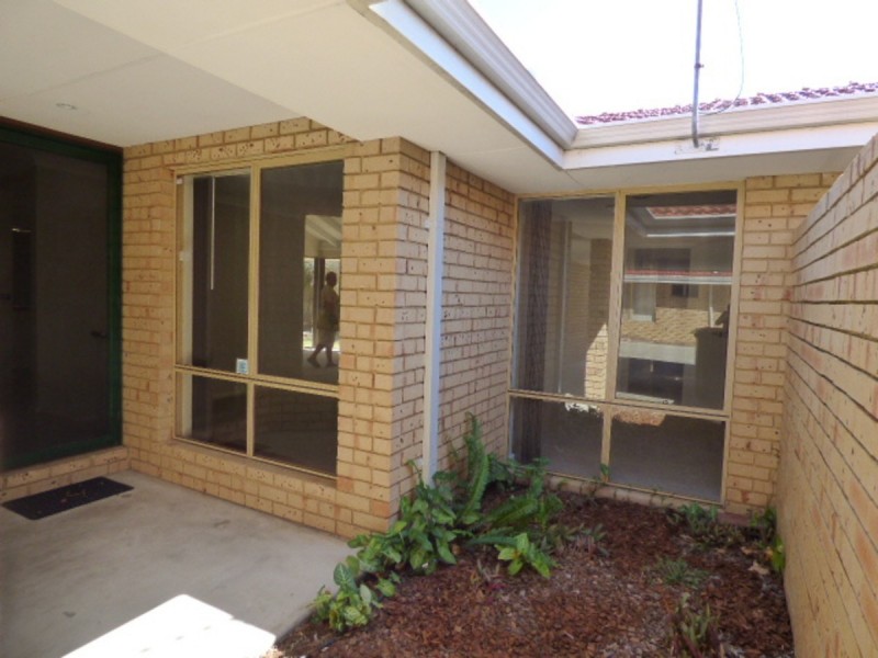 1B Pine Grove, Kardinya WA 6163