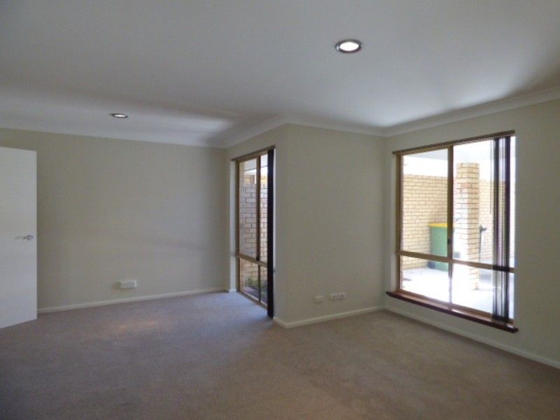 1B Pine Grove, Kardinya WA 6163