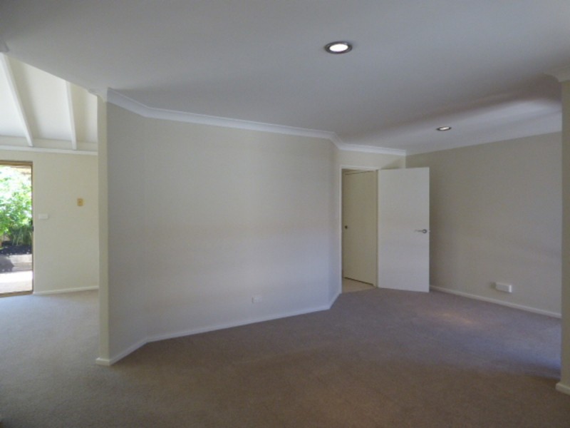 1B Pine Grove, Kardinya WA 6163